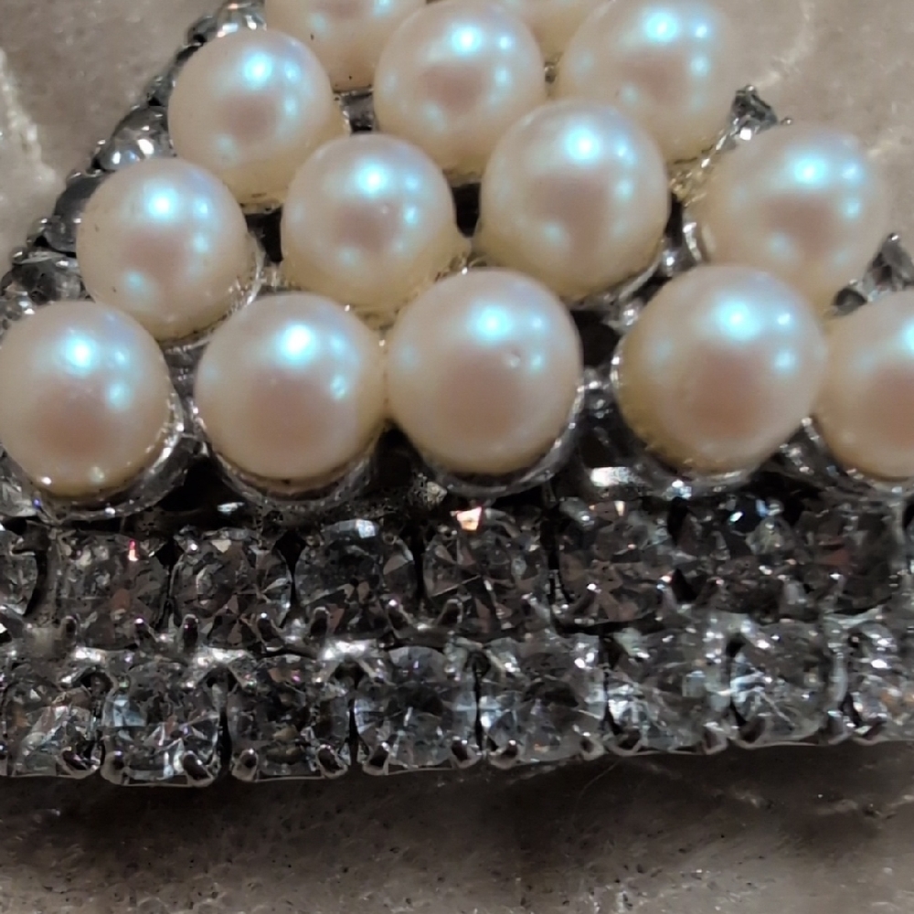 Vintage ART DECO SILVER TONE FAUX PEARL Crystal Rhinestones Triangle Shaped Pin - Picture 4 of 7